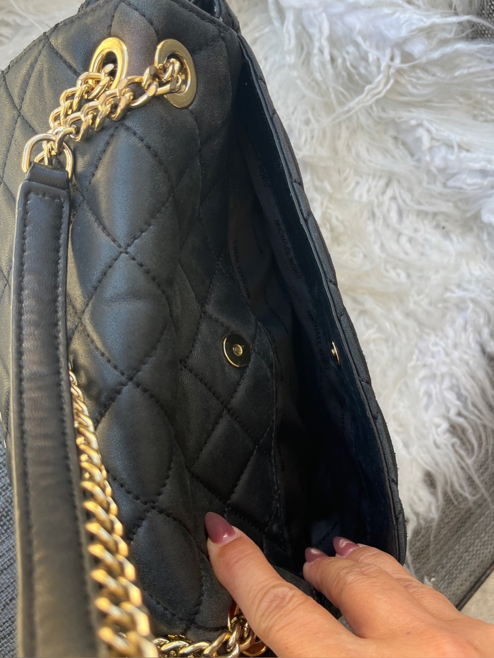 Michael Kors Black Quilted Shoulder Bag with Gold Hardware - Picture 4 of 16